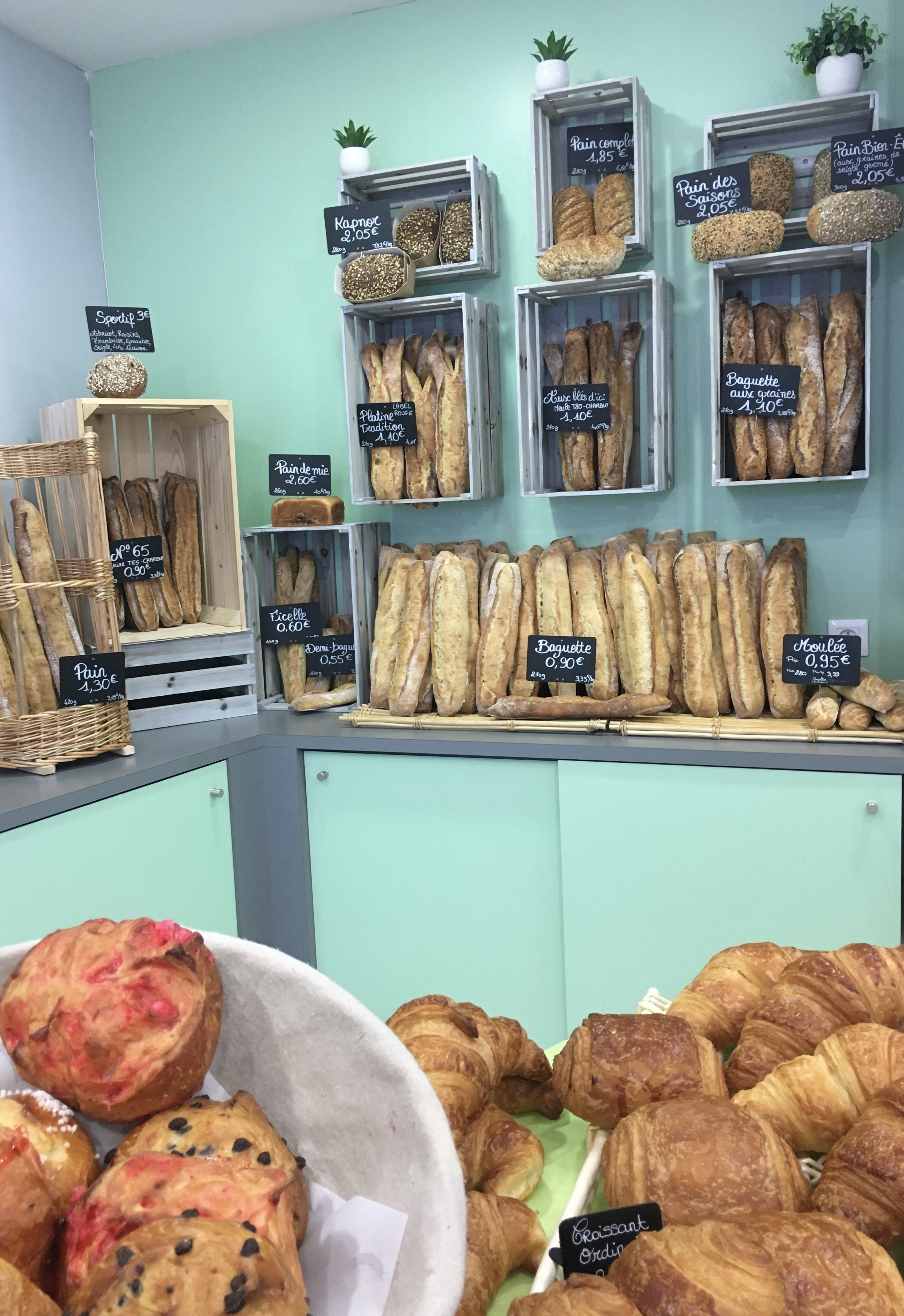 Aux mains couleurs de ble boulangerie patisserie auxerre appoigny presentoir